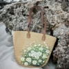 Handgewebte Seegras-Handtasche – Weißes Gänseblümchen-Motiv