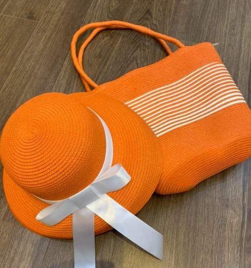 Set aus Taschen und Strandhüten für Damen