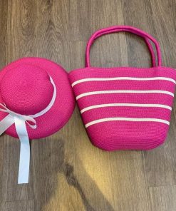 Set aus Taschen und Strandhüten für Damen